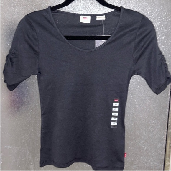 🌓Firm Price🌓 Levi’s basic ruffle sleeve top - Picture 1 of 5